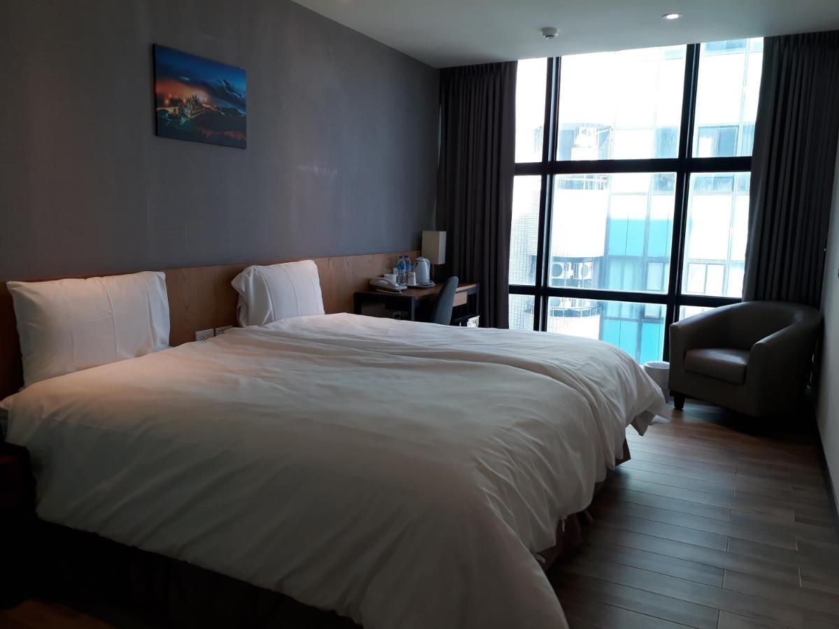 Honest & Warm Hotel Таоуан Екстериор снимка