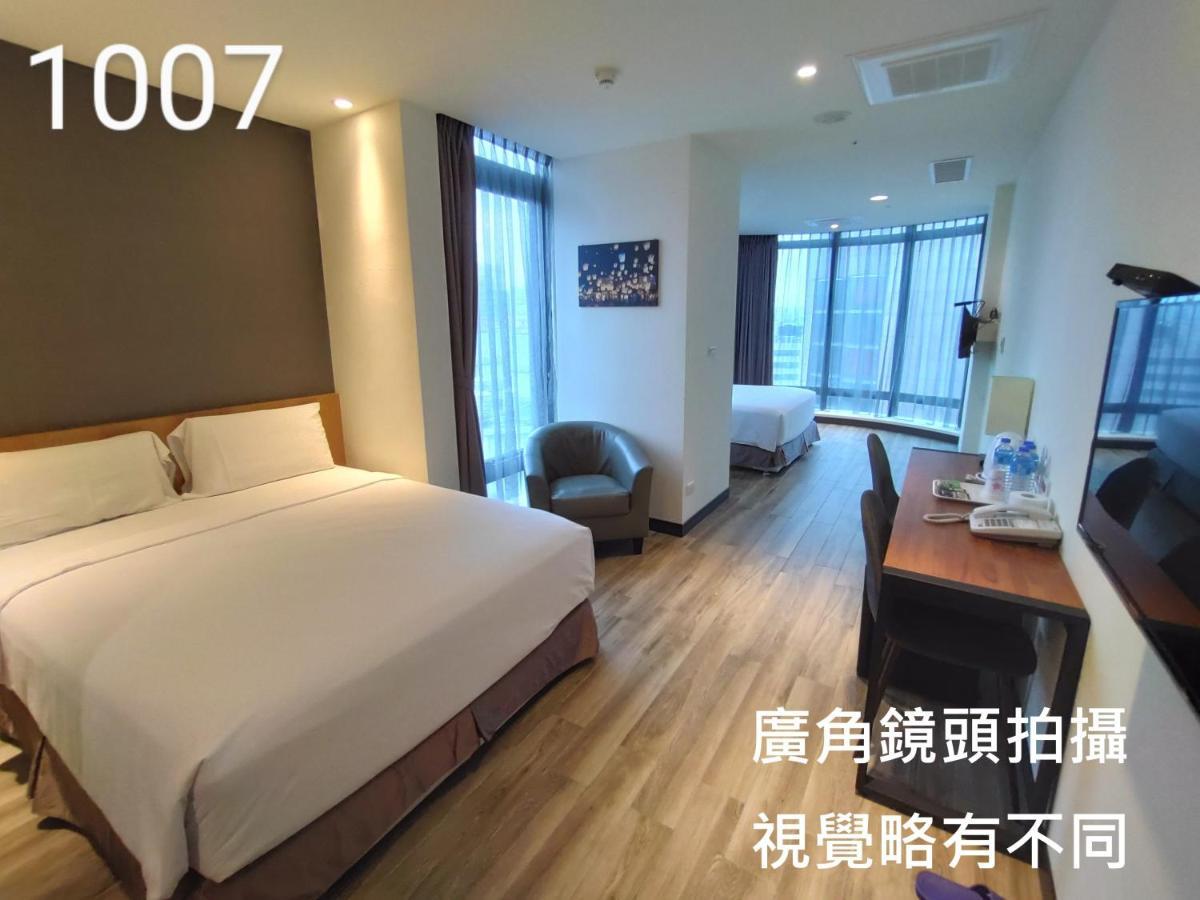 Honest & Warm Hotel Таоуан Екстериор снимка