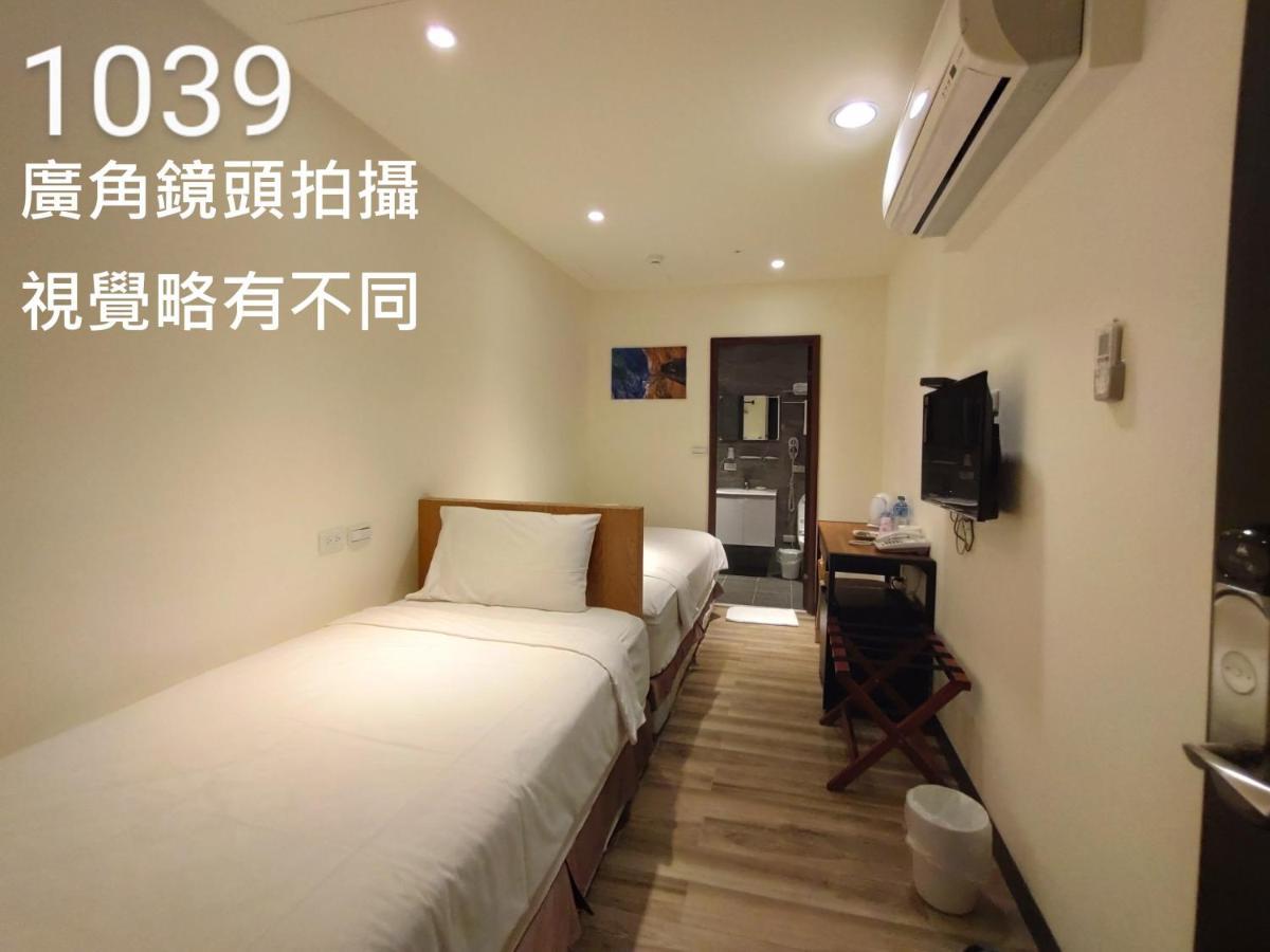 Honest & Warm Hotel Таоуан Екстериор снимка
