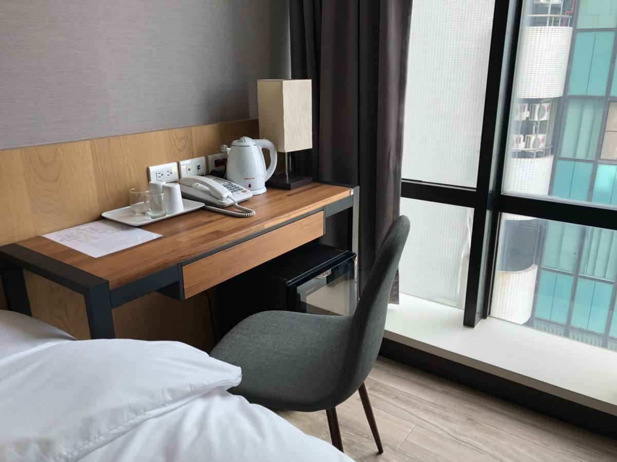 Honest & Warm Hotel Таоуан Екстериор снимка