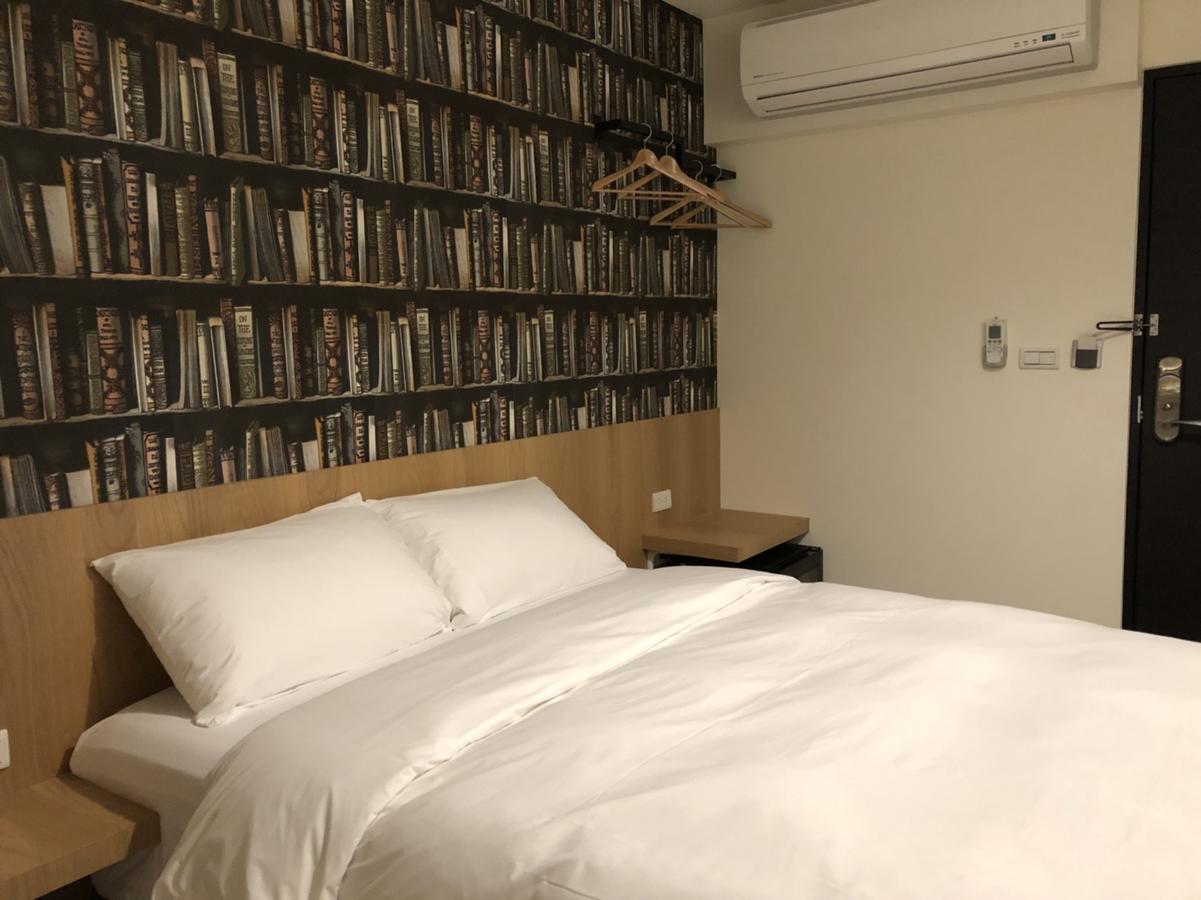 Honest & Warm Hotel Таоуан Екстериор снимка