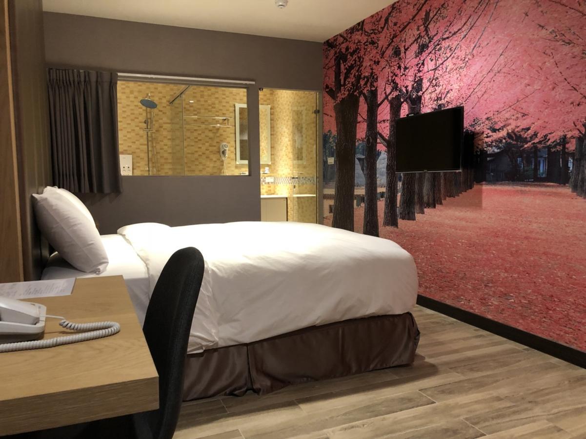 Honest & Warm Hotel Таоуан Екстериор снимка