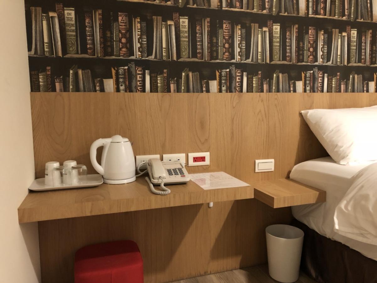 Honest & Warm Hotel Таоуан Екстериор снимка