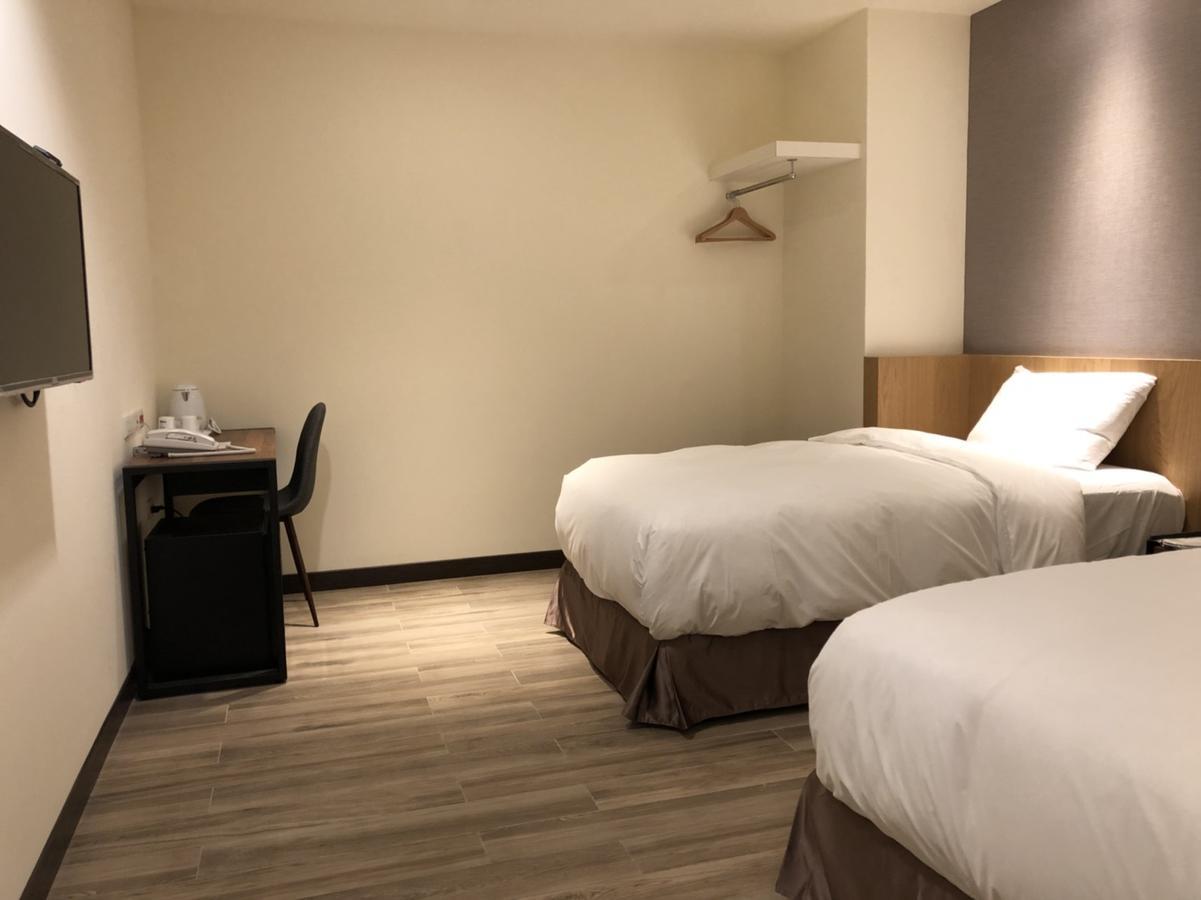 Honest & Warm Hotel Таоуан Екстериор снимка
