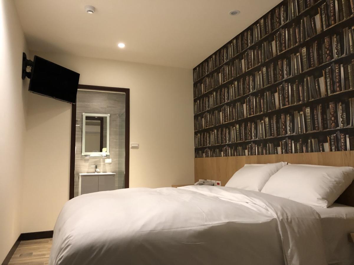 Honest & Warm Hotel Таоуан Екстериор снимка