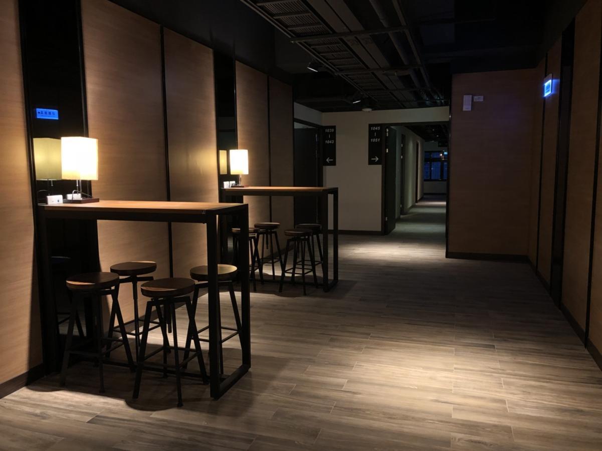 Honest & Warm Hotel Таоуан Екстериор снимка