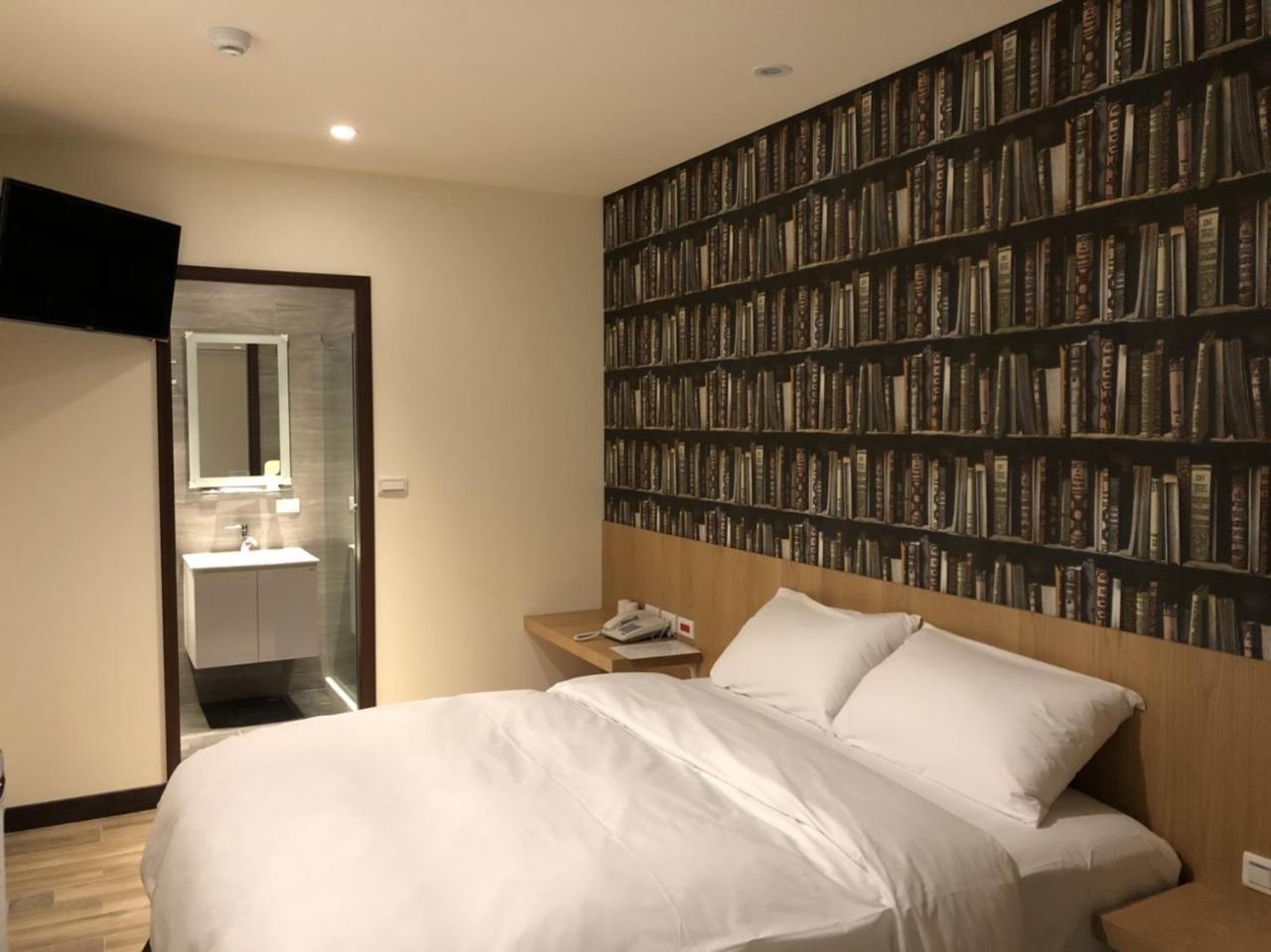 Honest & Warm Hotel Таоуан Екстериор снимка