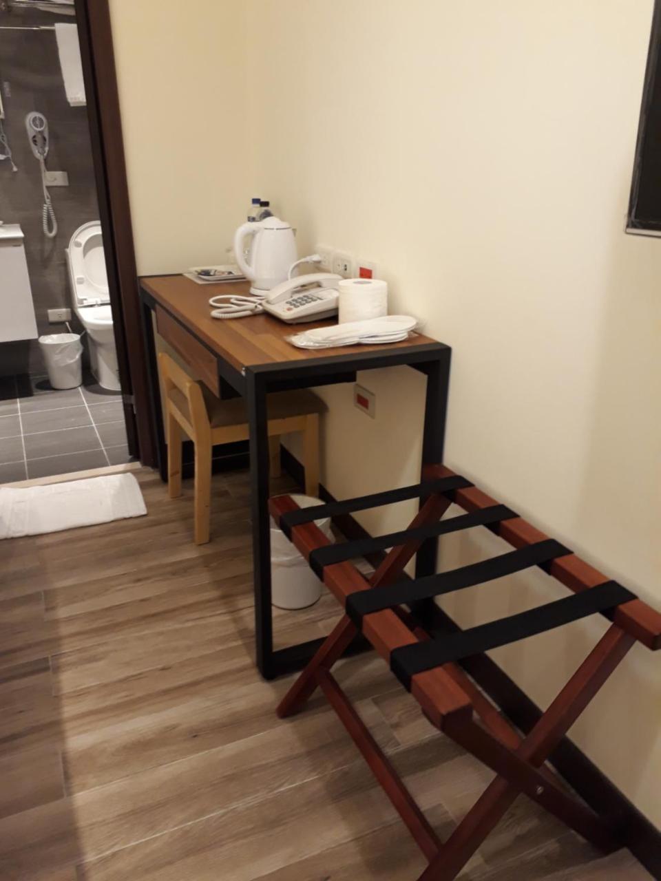 Honest & Warm Hotel Таоуан Екстериор снимка